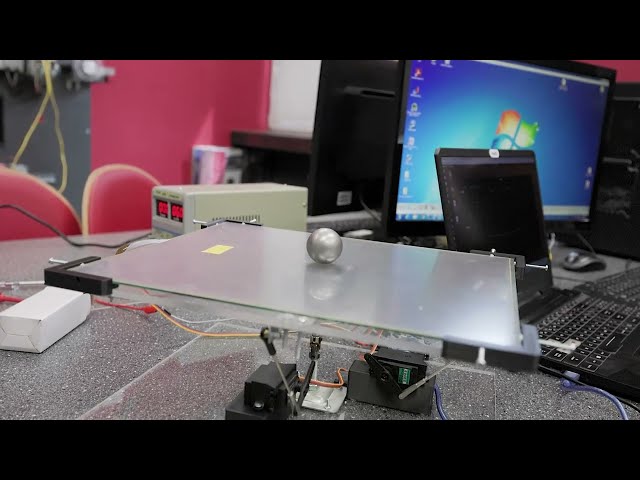 Balancer - plate balancing a ball with PID controller, resistive panel and servos, arduino