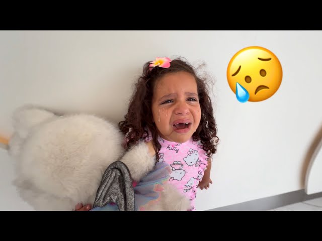 The man won't let me go to the swimming pool 😡😡