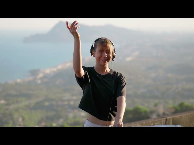DJ GABI - Set de DJ de Techno Melódico de 1 hora @ Altea Hills, España | 350K SUSCRIPTORES