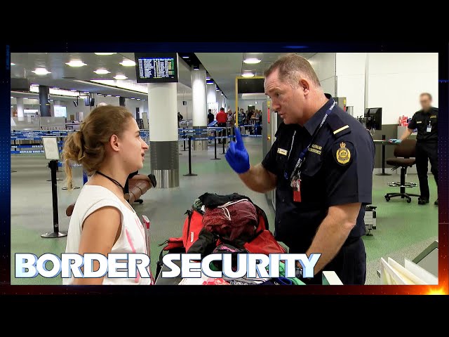 Customs Officers Find Suspicious Item In Traveller’s Luggage | S14 Ep 7 | Border Security Australia
