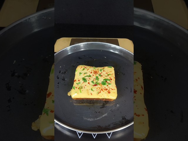 Cheesy Garlic Bread 🥪🤤#shorts #garlicbread #breadrecipe