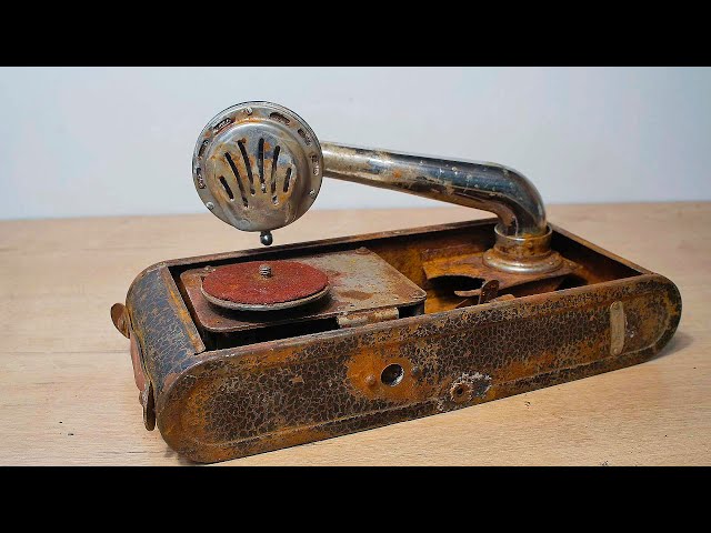 RESTORATION of the old trench GRAMOPHONE from 1939. Restoration of a RUSTY gramophone.