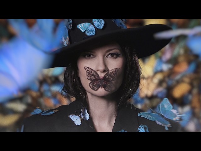 Laura Pausini - MARIPOSA TECKNICOLOR (Official Video)
