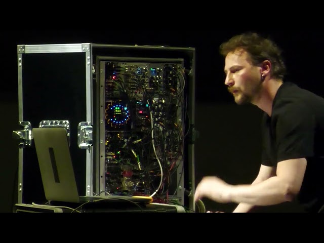 Matthieu Guillin performs Micro-Shocks at Phonos