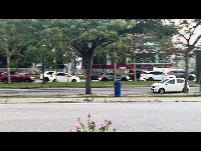 Long cars queue exiting from Denai Alam at 7am on 5 dec 2025