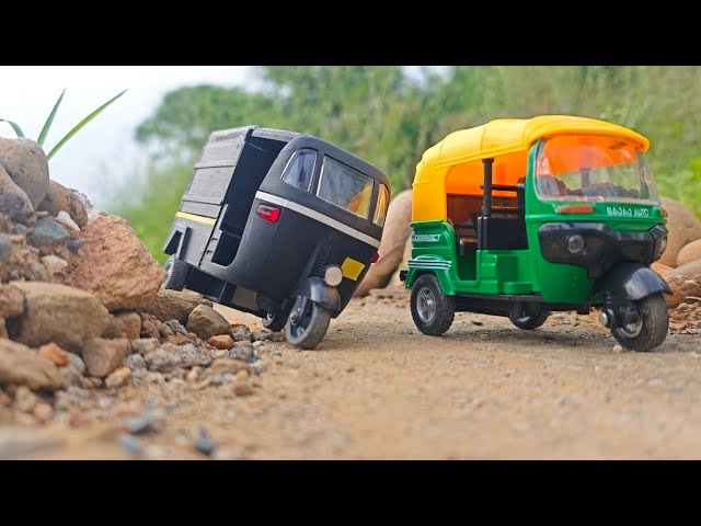 Diecast Model of Bajaj Auto Rickshaw In Action | Tuk Tuk | Scale Models | Auto Legends