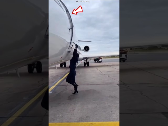 Air Hostess Struggled to Open This Plane Door! #shots #shortsvideo