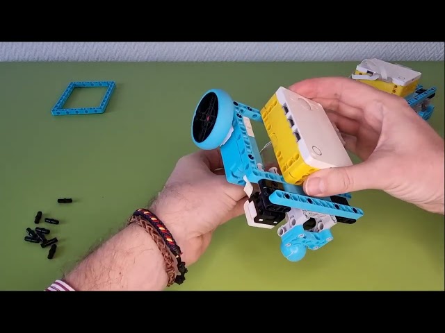 Line-following robot with Lego Spike Prime, assembly and programming.