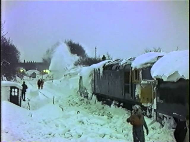 2) Snowdrift at Lenham Heath Sat 17 Jan 87