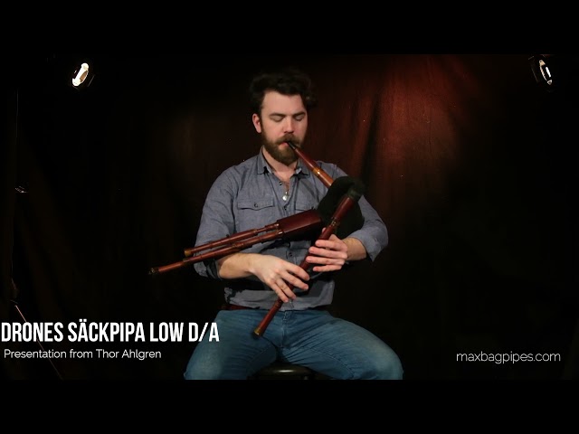 Chromatic Säckpipa in low D/A, with inverted drones in the bag. With a contra bass drone!