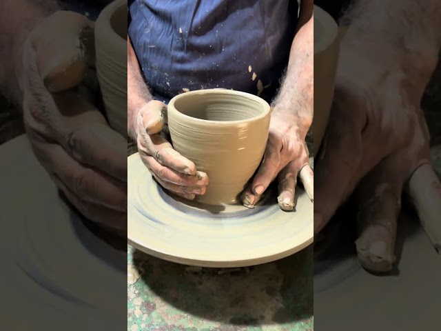 Making traditional clay mug using a new method #clayart #mug #handmade #DIY