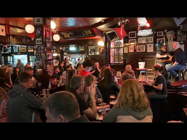 🇮🇪🍺🍻 DUBLIN IRELAND, THE TEMPLE BAR: INSIDE THE MOST FAMOUS PUB IN IRELAND, PUB CAPITAL OF THE WORLD