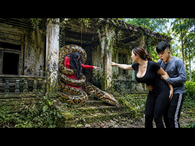 Terrifying Giant Python Attack at an Abandoned House ❗ What Happens Next Is Shocking