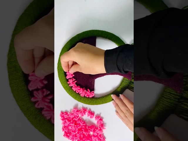 Super Easy Woolen Flower Wall Hanging from Cardboard #craftcampus #craft #diy #bestoutofwaste