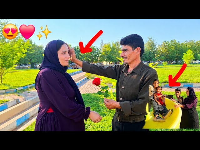 Joven le confiesa su amor a una mujer sin hogar — ¡Emotivo! ❤️
