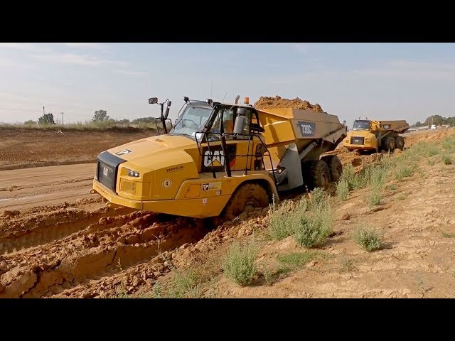 Cat 730C2 dumper in extreme