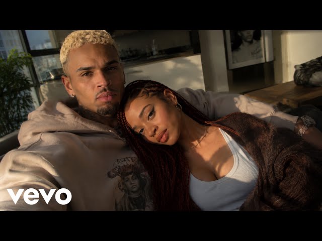 Chris Brown ft. Ella Mai - In too deep (Official Lyric Video)