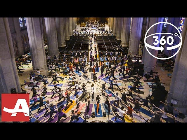 Yoga Class at Grace Cathedral in 360°