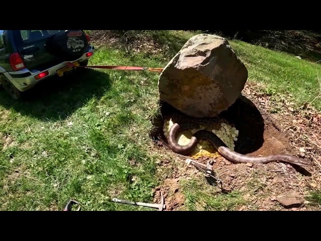 I Was Shocked by the Treasure Chest I Opened by Pulling It with My Car!!!