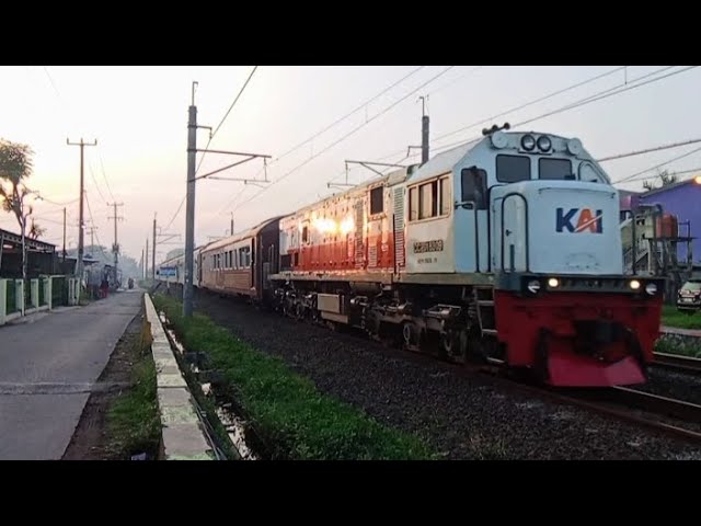 KERETA API MANAHAN MEMBAWA GERBONG JAVA PRIORITY || HUNTING PAGI 