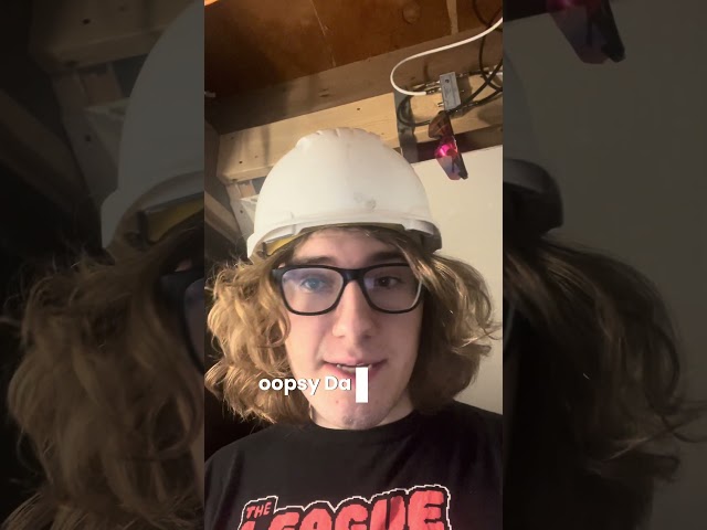 Downloading Debian on my Thinkpad #thinkpad #linux #tech #computer #techtok #debian