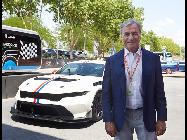 Carlos Sainz prueba el nuevo Ford Mustang GTD en Mad Ring
