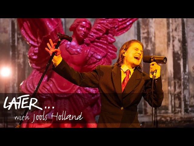 Christine and the Queens presents Redcar - Tu Sais Ce Qu'il Me Faut  (Later with Jools Holland)