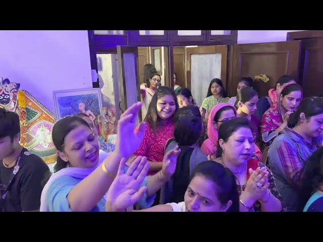 वृंदावन दे अजब नजारे पावां गे कोई जावे ना जावे  आपा जावांगे ~Vrindavan de ajab najare pava ge….