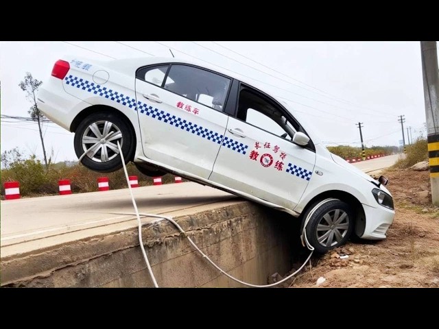 Supporting The Weight Of A Car With A Single Rope Is The Ultimate Feat Of A God Level Driver