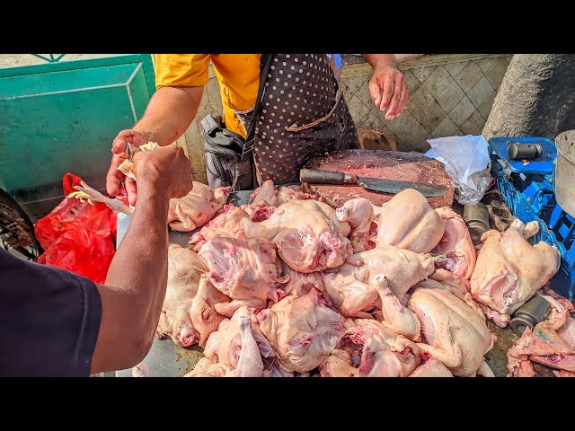 Buy Chicken Meat at the Chicken Meat Seller's Stall at Teleng Girirejo Market | Perempatan Tradit...