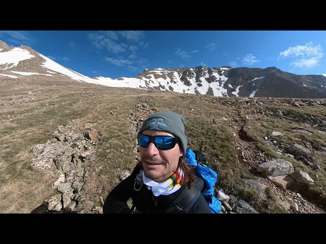 Hiking Mt. Harvard in Late Spring Snow - RAW 360-DEGREE TRAIL VIDEO