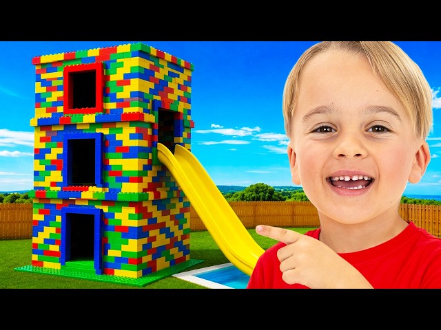 Los niños aprenden a compartir juguetes y juegan en una casa de juegos gigante