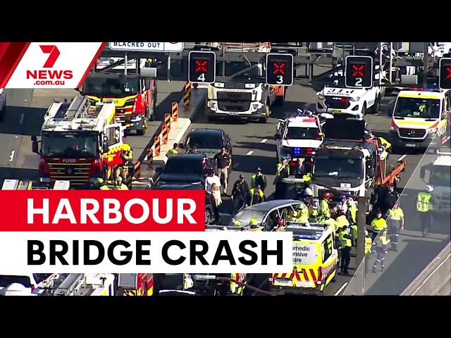 Major crash closes Harbour Bridge northbound lanes | 7NEWS