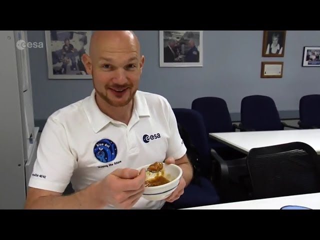 Alexander Gerst food testing