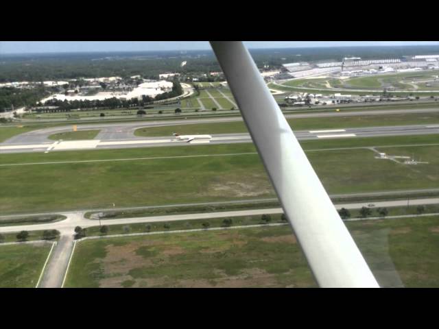 Cessna 172S Landing Next to an MD90 Takeoff [KDAB]