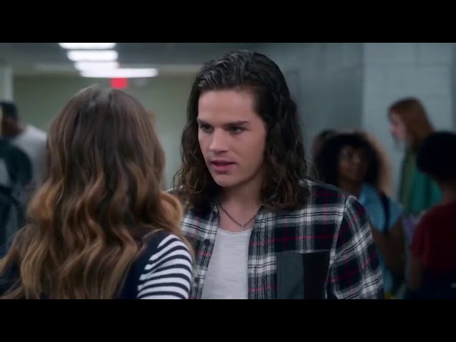 Insatiable 1x10 - Christian scares Patty and Brick saves her