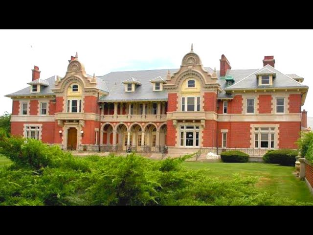 This Beautiful Mansion Is On Sale For $137K, But There’s A Catch. Are You Up For It?