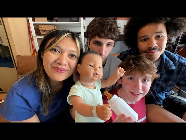 Crianza de un bebé en una polícula multirracial heteroplatónica