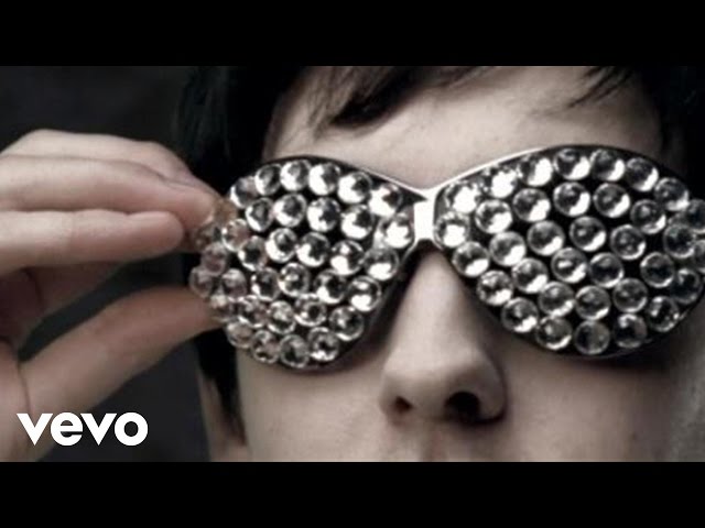 Calvin Harris - I'm Not Alone (Official Video)