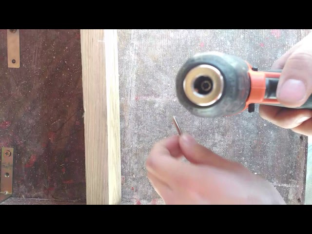 Simple fix to cordless drill chuck not closing (loose drill bit)