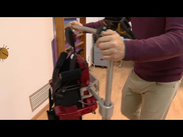 Arriba a les Balears el primer exoesquelet pediàtric per atenció a la cronicitat