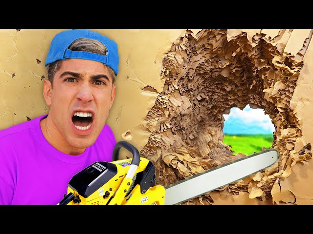 ESCAPANDO DE 100 CAPAS DE CARTON !!