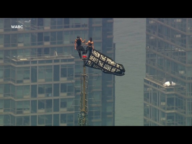 Masked couple climbs Empire State Building, has marriage proposal