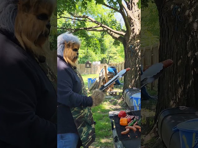 Bigfoot Captured on CCTV | Sasquatch Visits Home While Cryptozoologist Away #yeti #hunter #skunkape