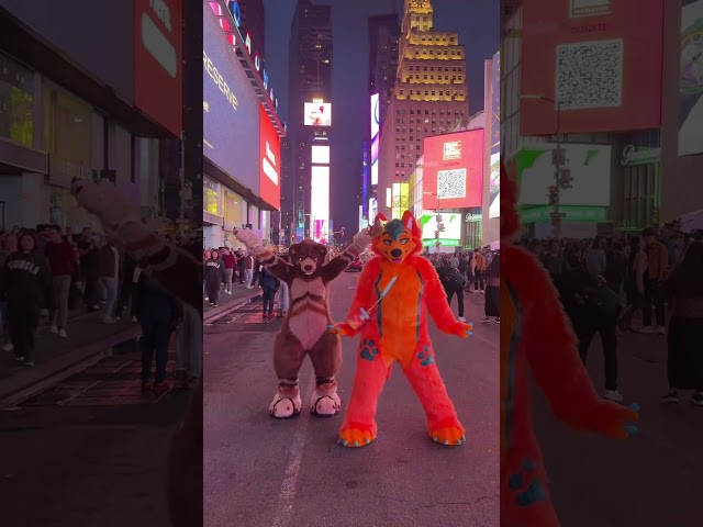 *EPIC* furries dancing in nyc! Times square #dance #furry