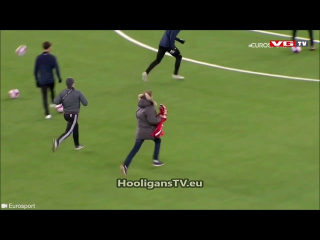 Vålerenga fans steal the SK Brann flag . 03.11.2019