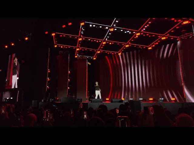 260103 ONEW (온유) - Yay (만세) - LIVE CONCERT e& DSF Nights Dubai Festival City FanCam 4K