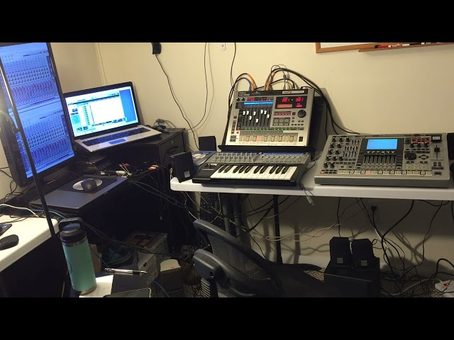 Roland MC-808 : MC-909 Loop : Tweak it 'til its Creepy!
