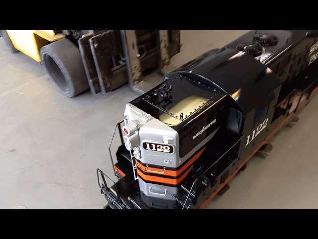 Backyard Train 1.5" GP9 Black Widow #1122