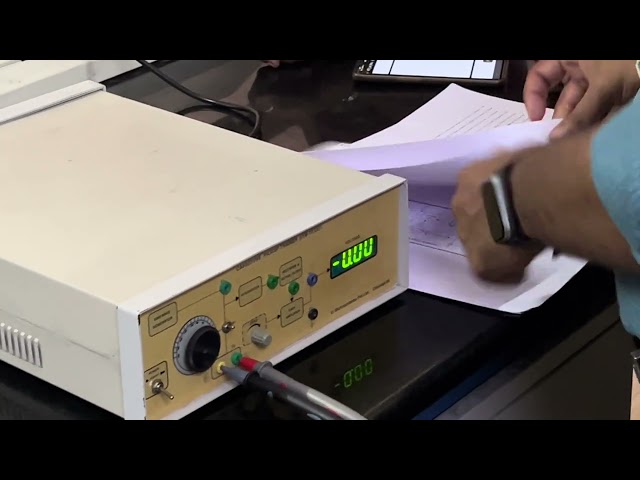 Displacement measurement using capacitive transducer
